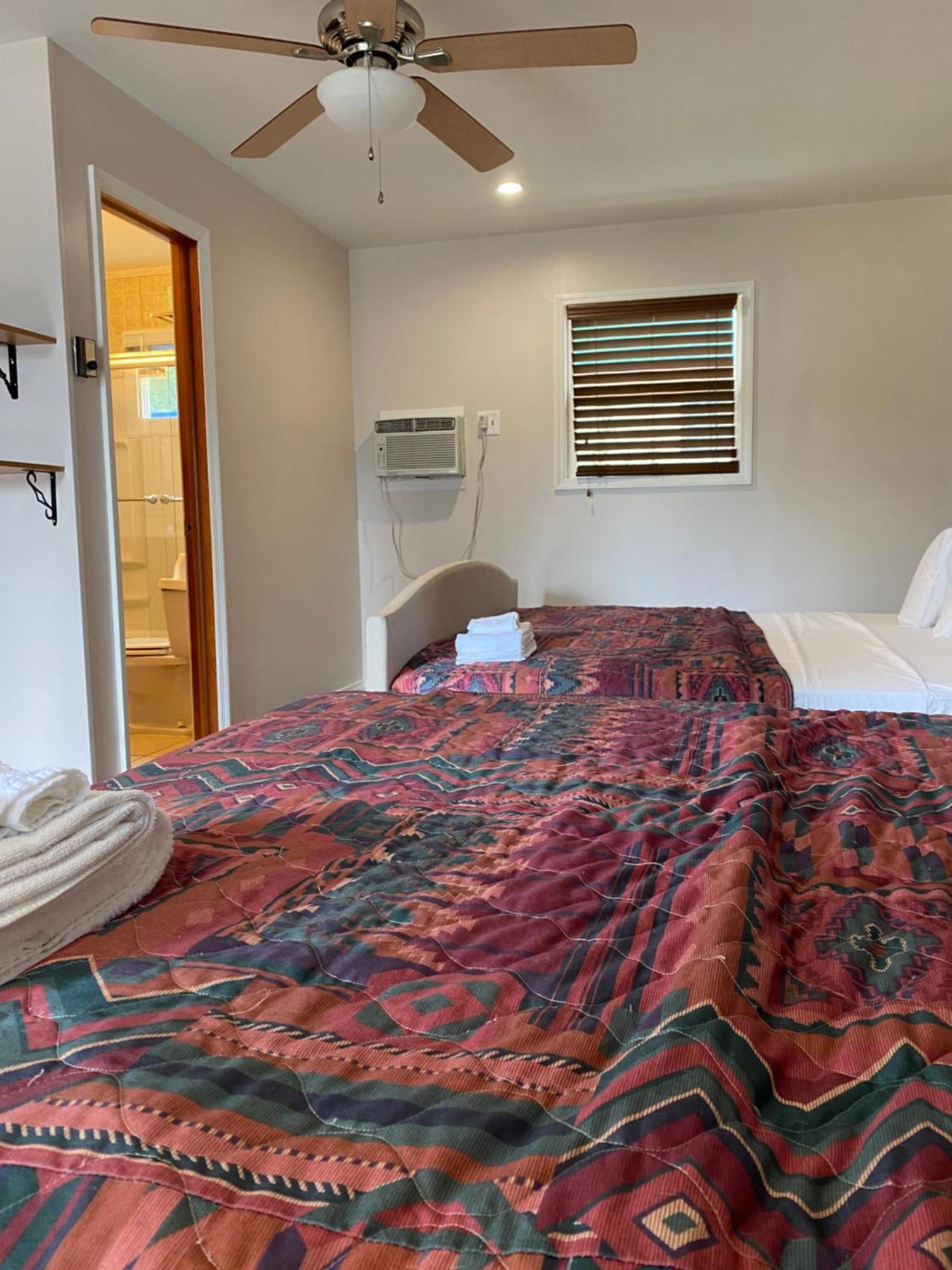 לייק ג'ורג' Barberry Court Motel &Cabins חדר תמונה