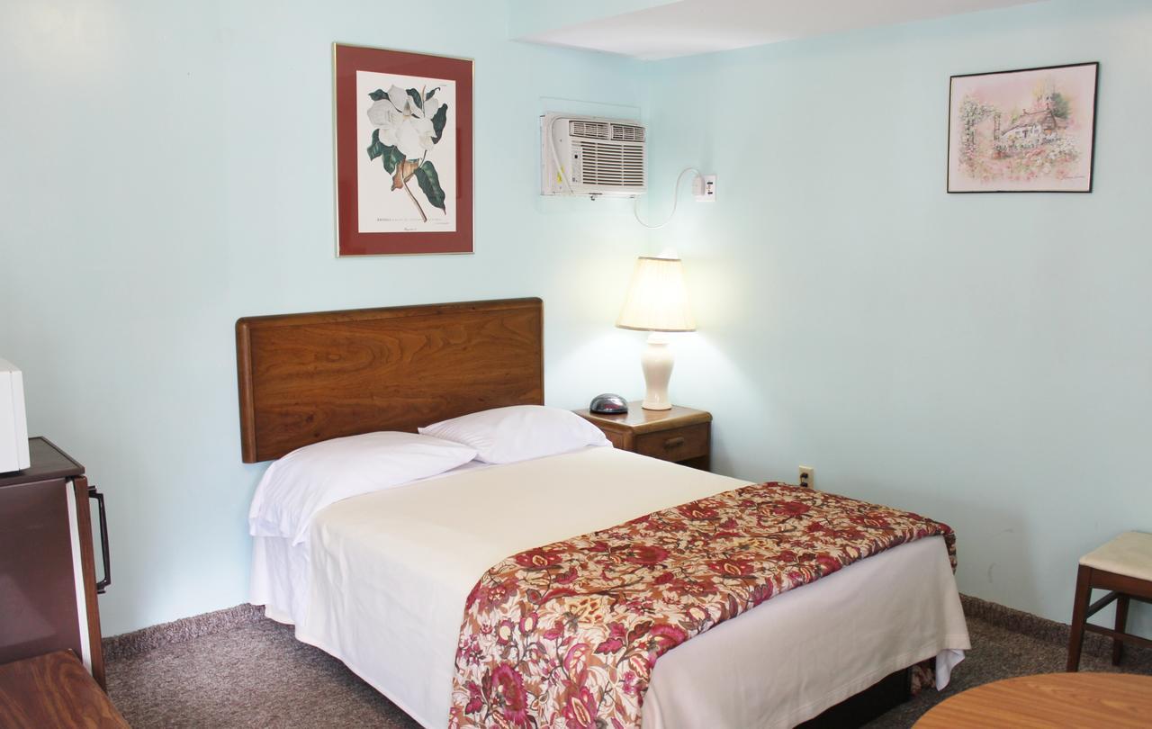 לייק ג'ורג' Barberry Court Motel &Cabins מראה חיצוני תמונה