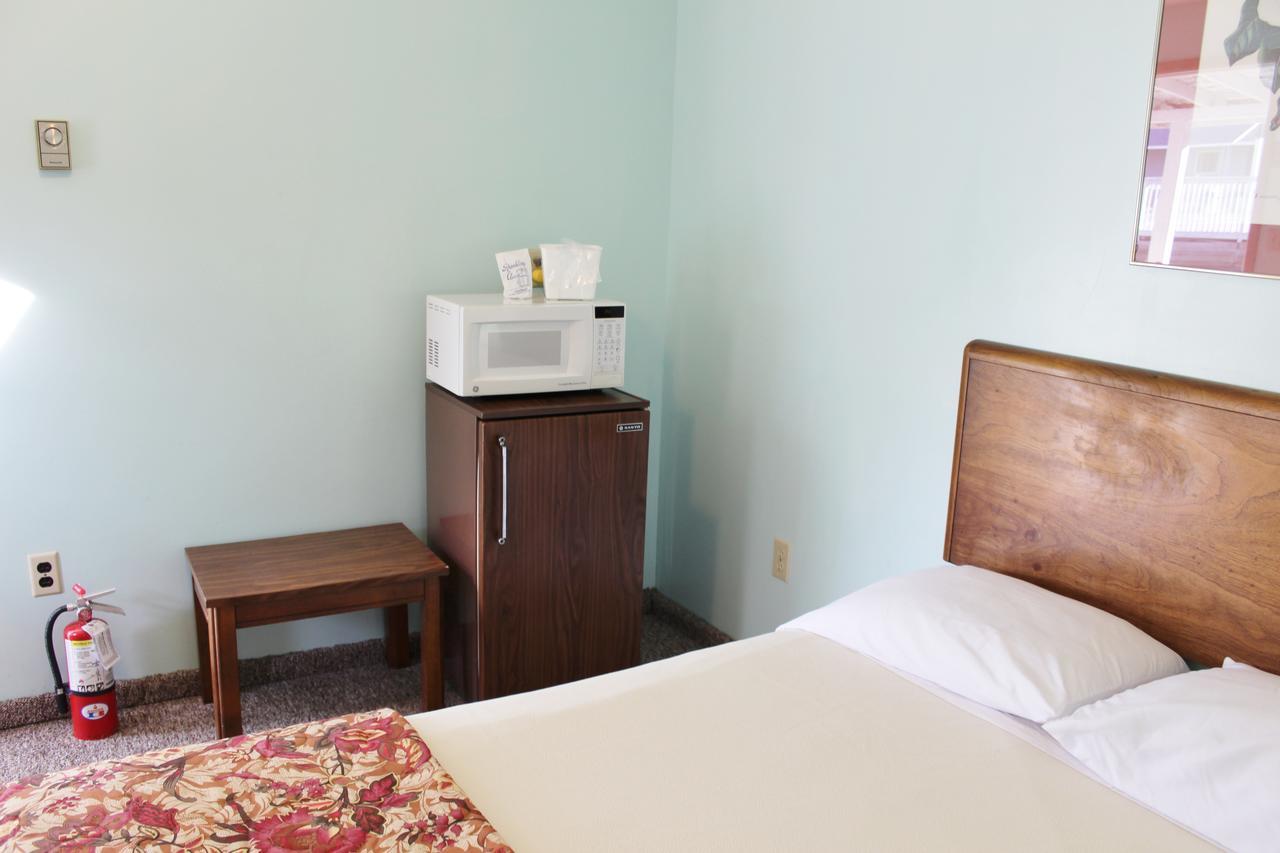 לייק ג'ורג' Barberry Court Motel &Cabins מראה חיצוני תמונה