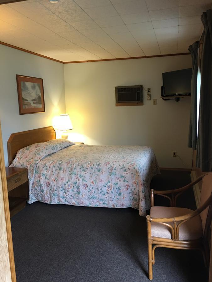 לייק ג'ורג' Barberry Court Motel &Cabins מראה חיצוני תמונה